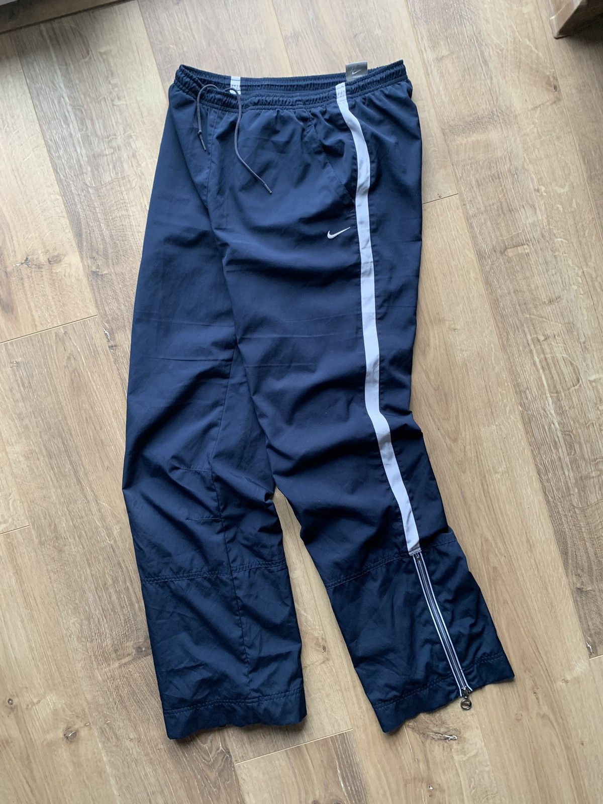 Nike Vintage Nike embroidered swoosh sweat pants Size US 30 / EU 46 - 1 Thumbnail