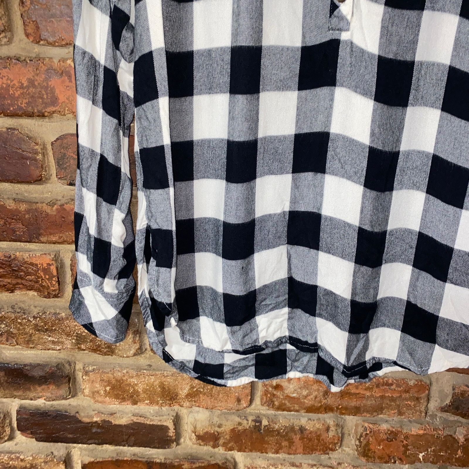 Other Universal Thread Black White Plaid V-Neck Twill Top Small Size S / US 4 / IT 40 - 4 Thumbnail