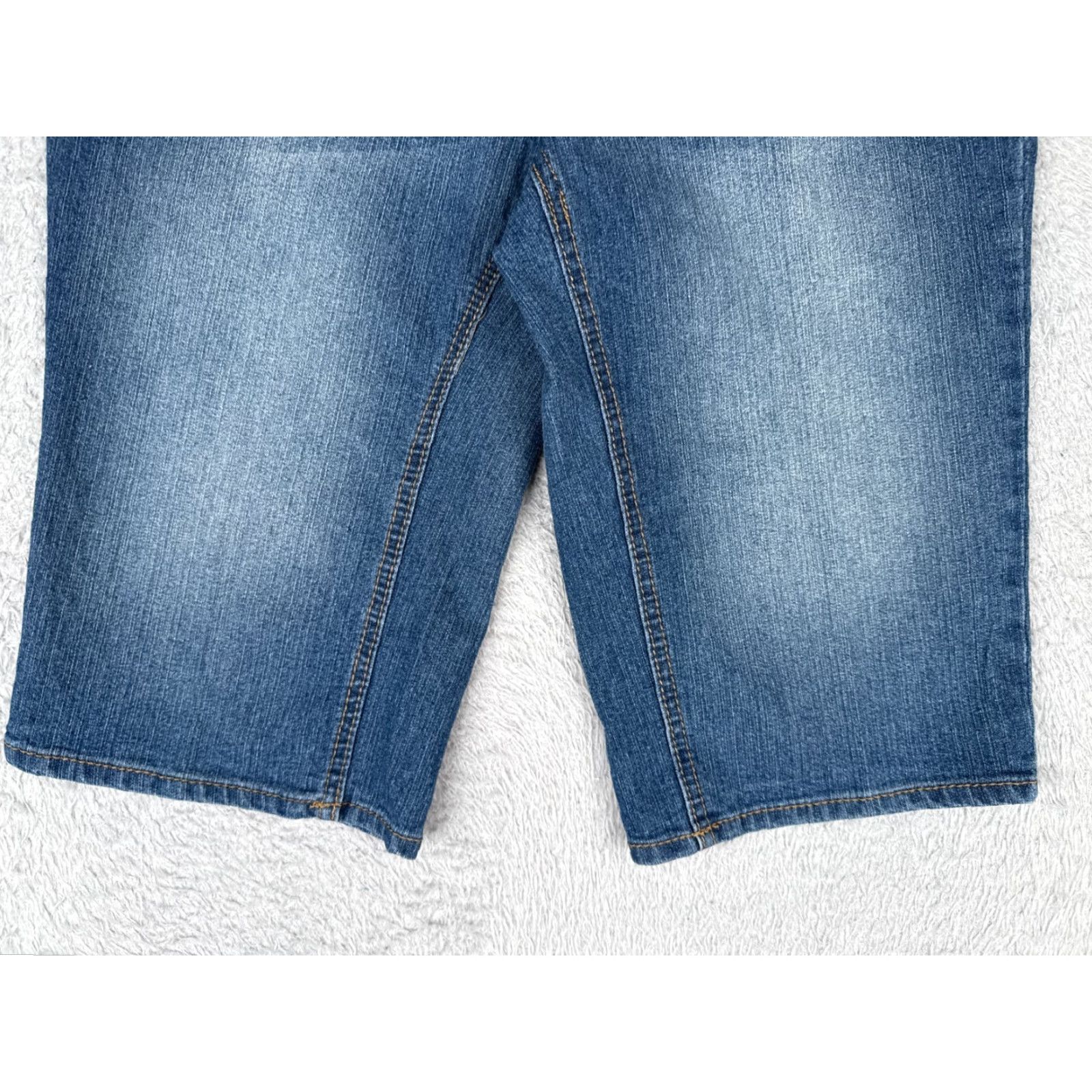 Faded Glory Faded Glory Jeans Women Capri 12 Blue Denim Mid Rise 30x14 Cotton Blend Distressed Pockets Capris 5-Pocket Size 34" / US 12 / IT 48 - 2 Thumbnail
