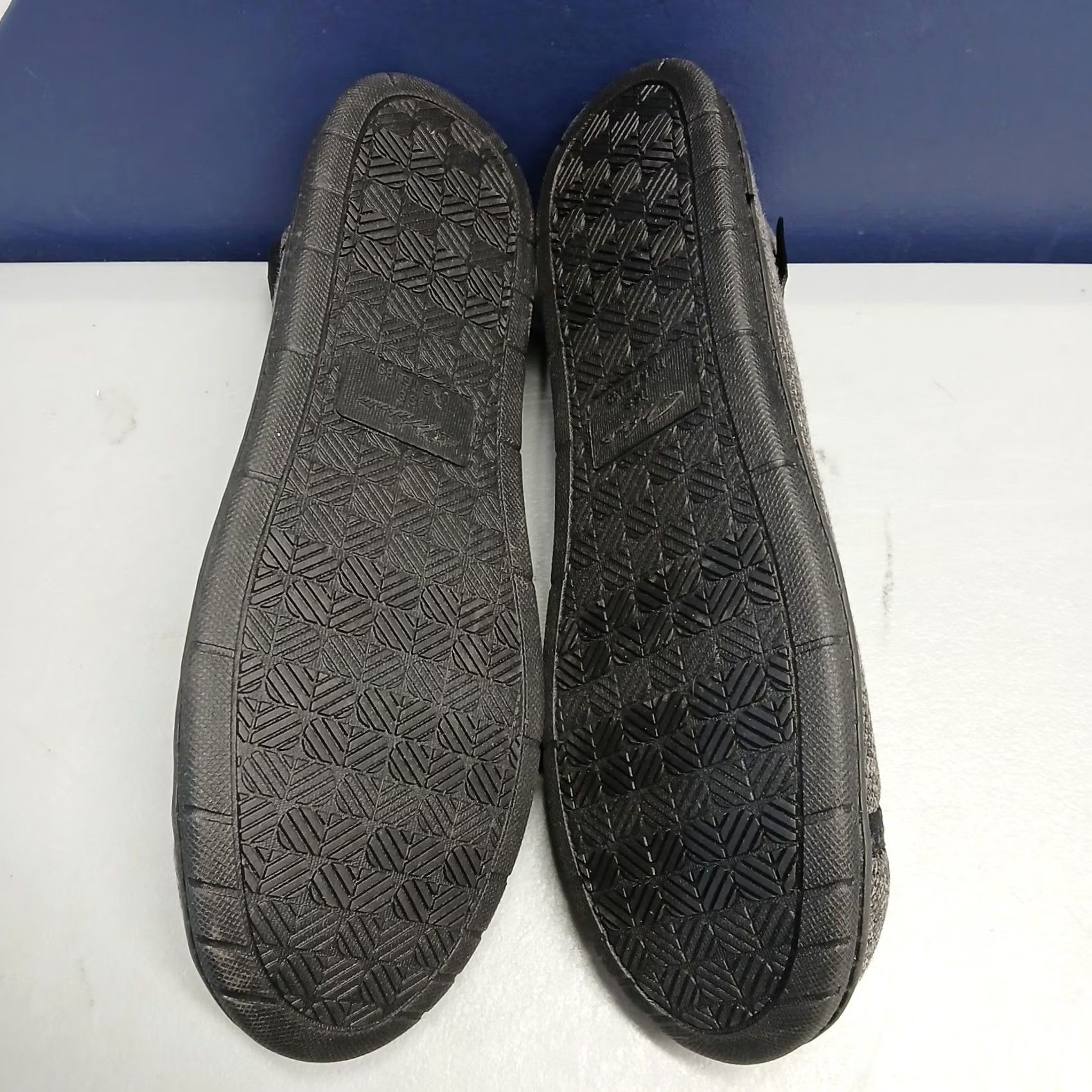 Vintage Wishcotton Womens Size 8 Slippers Black Gray Comfort Slip On Casual Knit Slippers Size ONE SIZE - 7 Thumbnail