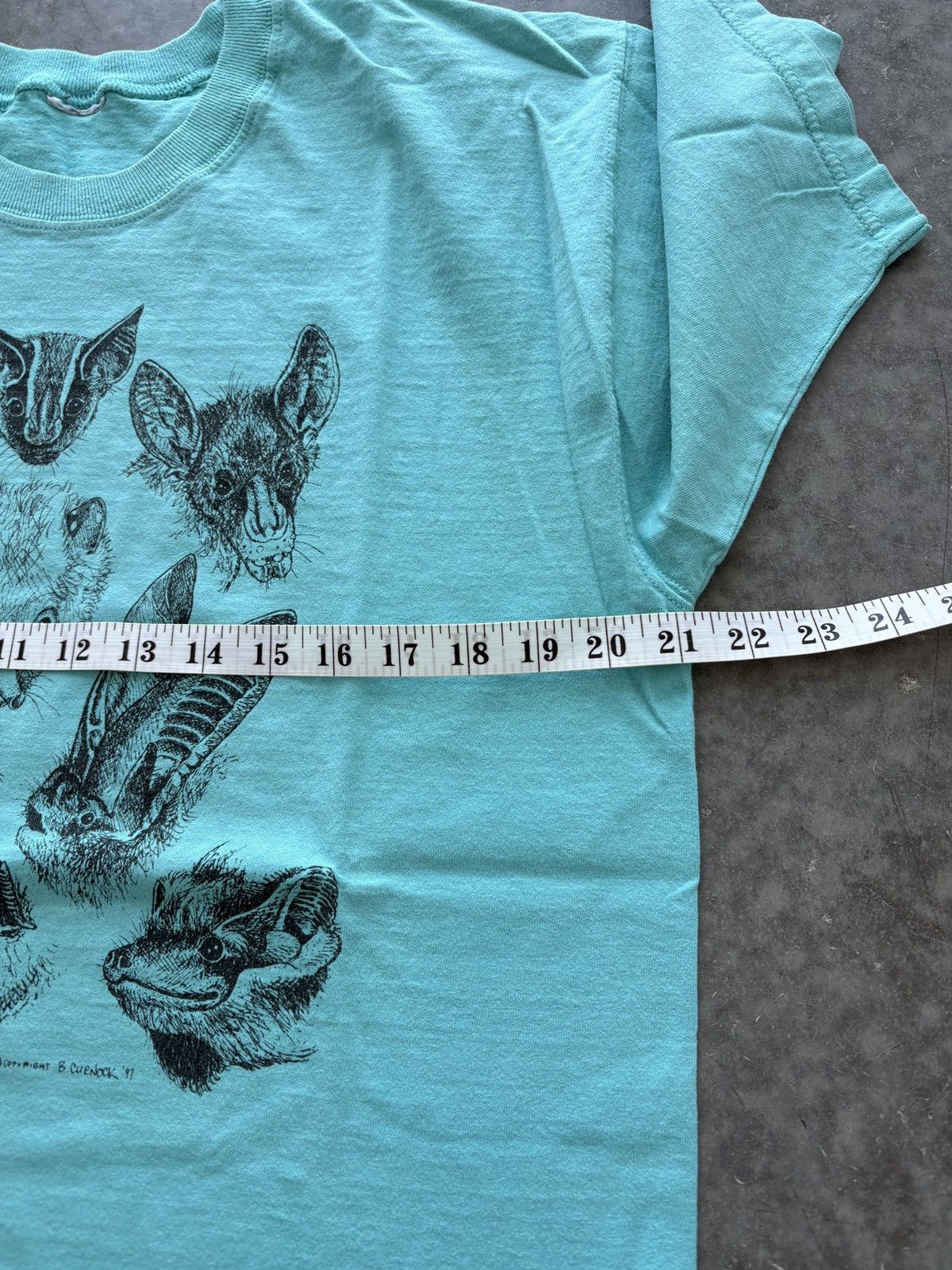 Vintage Vintage 90s Bat Graphic Tee Size US L / EU 52-54 / 3 - 7 Thumbnail