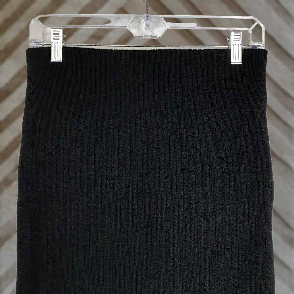 Express Express Black Ribbed Knit Pencil Midi Skirt with Ruffle Hem S Women Knit Midi Skirt Black Women Trumpet Christmas? Size 28" / US 6 / IT 42 - 1 Thumbnail