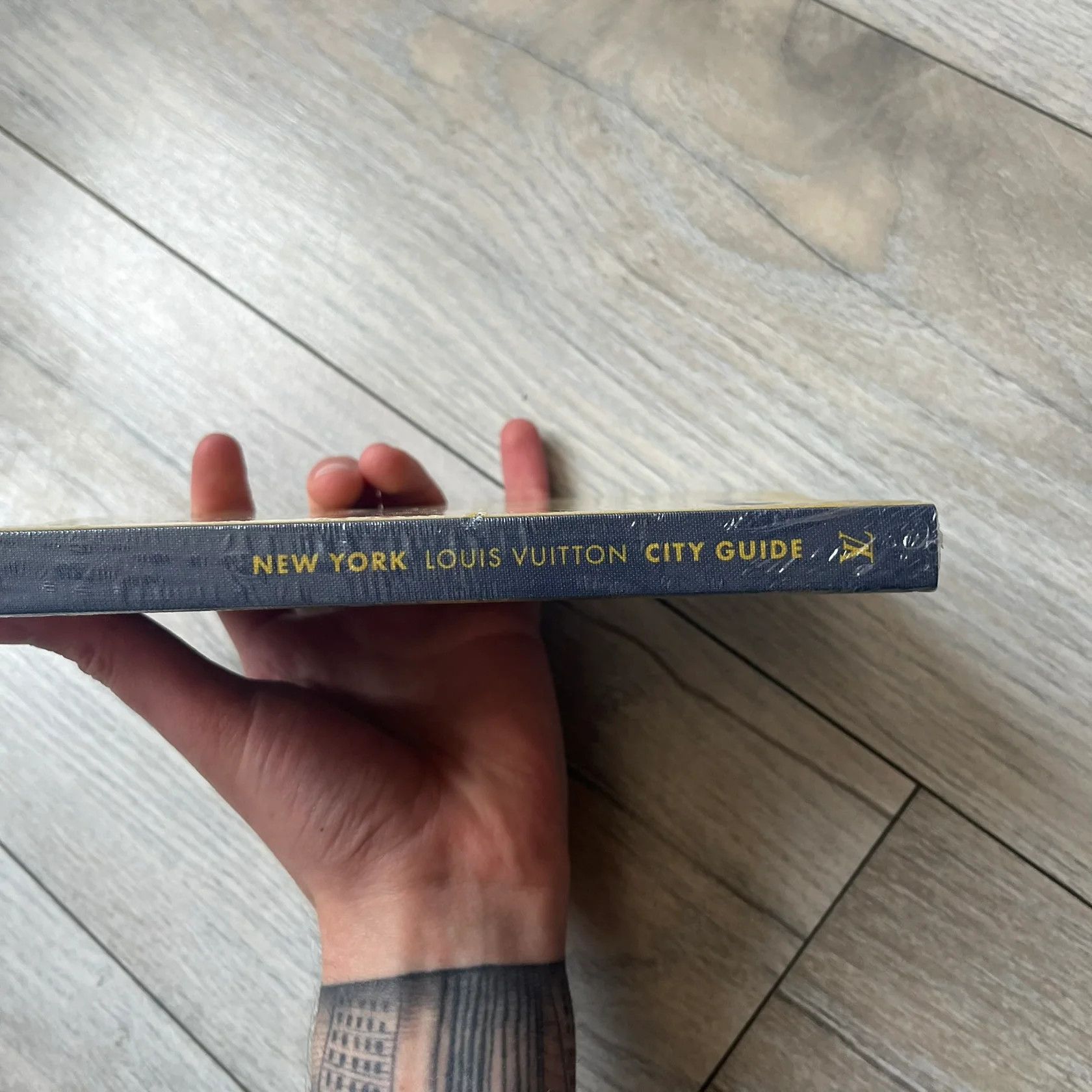 Louis Vuitton Louis Vuitton 'New York' City Guide Book Size ONE SIZE - 5 Thumbnail