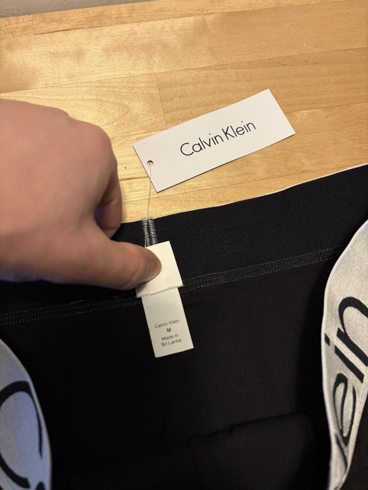 Calvin Klein Calvin Klein BNWT boxer brief black medium logo waistband Size 32 - 3 Thumbnail
