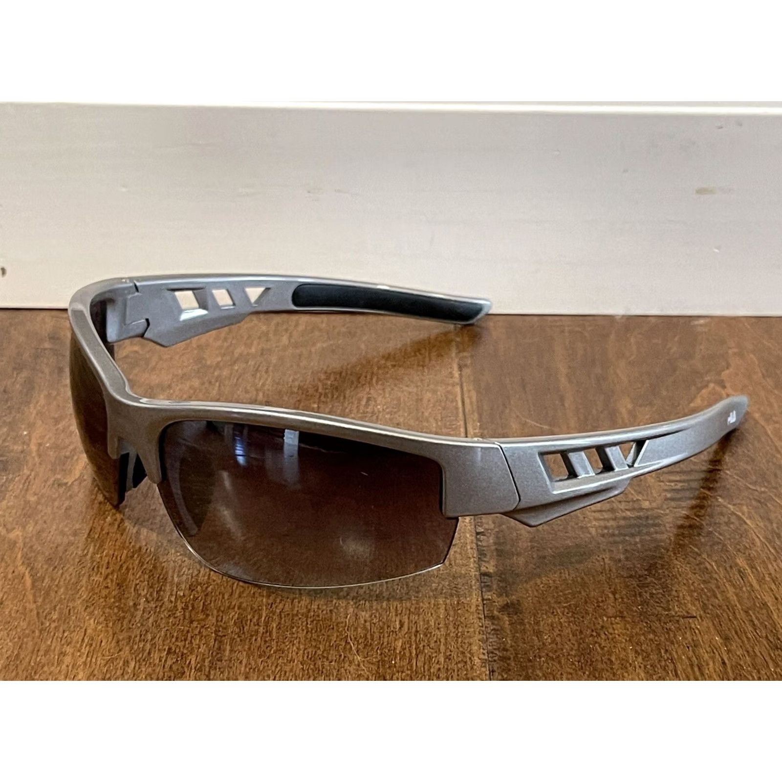 Fila VINTAGE? FILA Sunglasses Wrap Gray Plastic SF215 C2 Polarized Men Blue Lens Sports Sunglasses Mens Size ONE SIZE - 2 Thumbnail