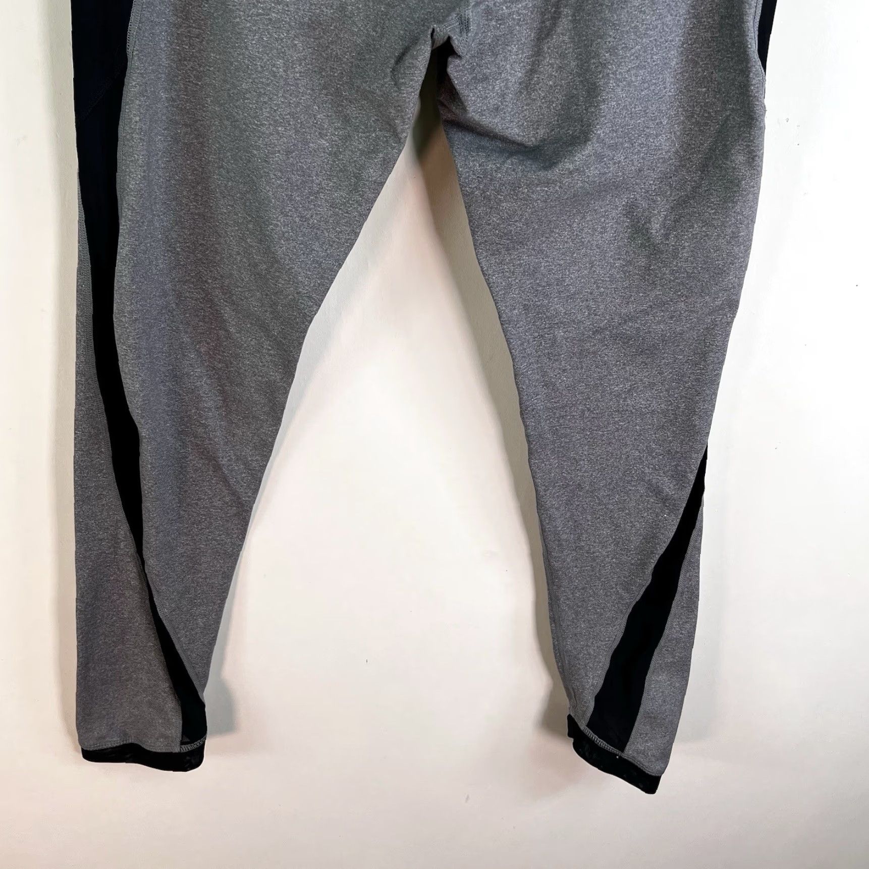 Lululemon VINTAGE Lululemon Activewear Leggings Size 12 Womens Gray Striped Tapered Fitness Yoga Running Size 34" / US 12 / IT 48 - 5 Thumbnail