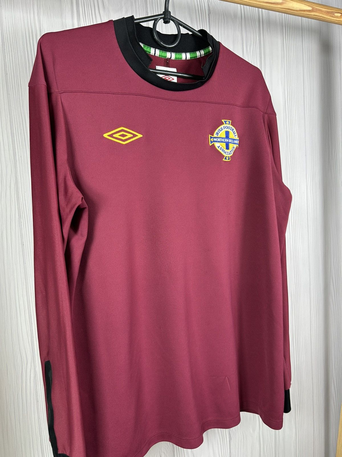 Umbro NORTHERN IRELAND 2010/11 Goalkeeper Jersey Shirt Size M Size US M / EU 48-50 / 2 - 2 Thumbnail