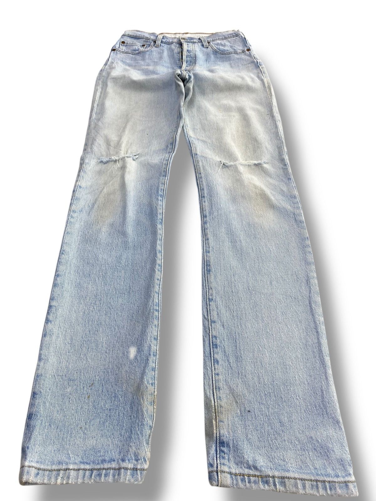 Vintage Levi’s Blue Light Wash Style Ripped Jeans