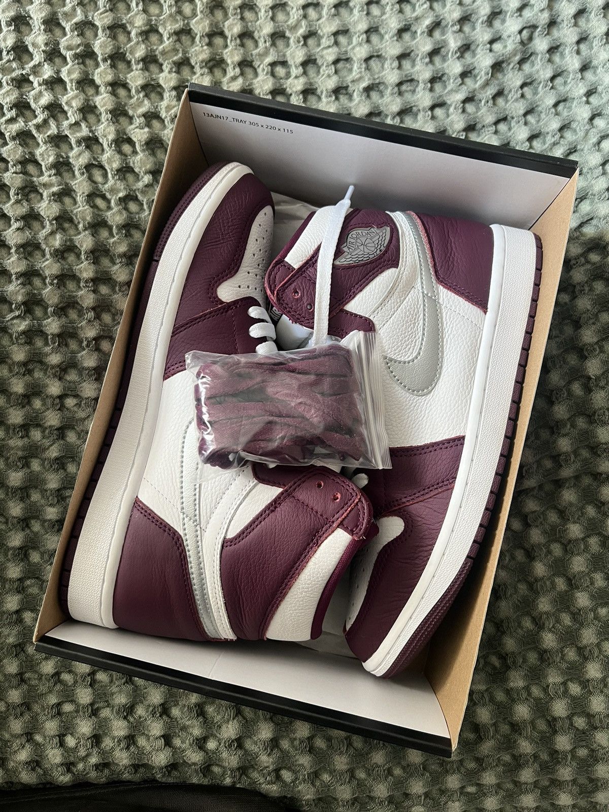 Jordan Brand Nike Air Jordan 1 High Bordeaux Silver Size US 9.5 / EU 42-43 - 4 Thumbnail