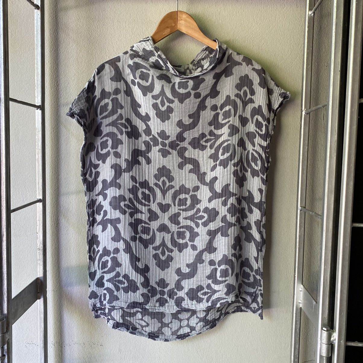 Issey Miyake Plantation Gray Floral Sheer Cap Sleeve Top Size M / US 6-8 / IT 42-44 - 5 Thumbnail