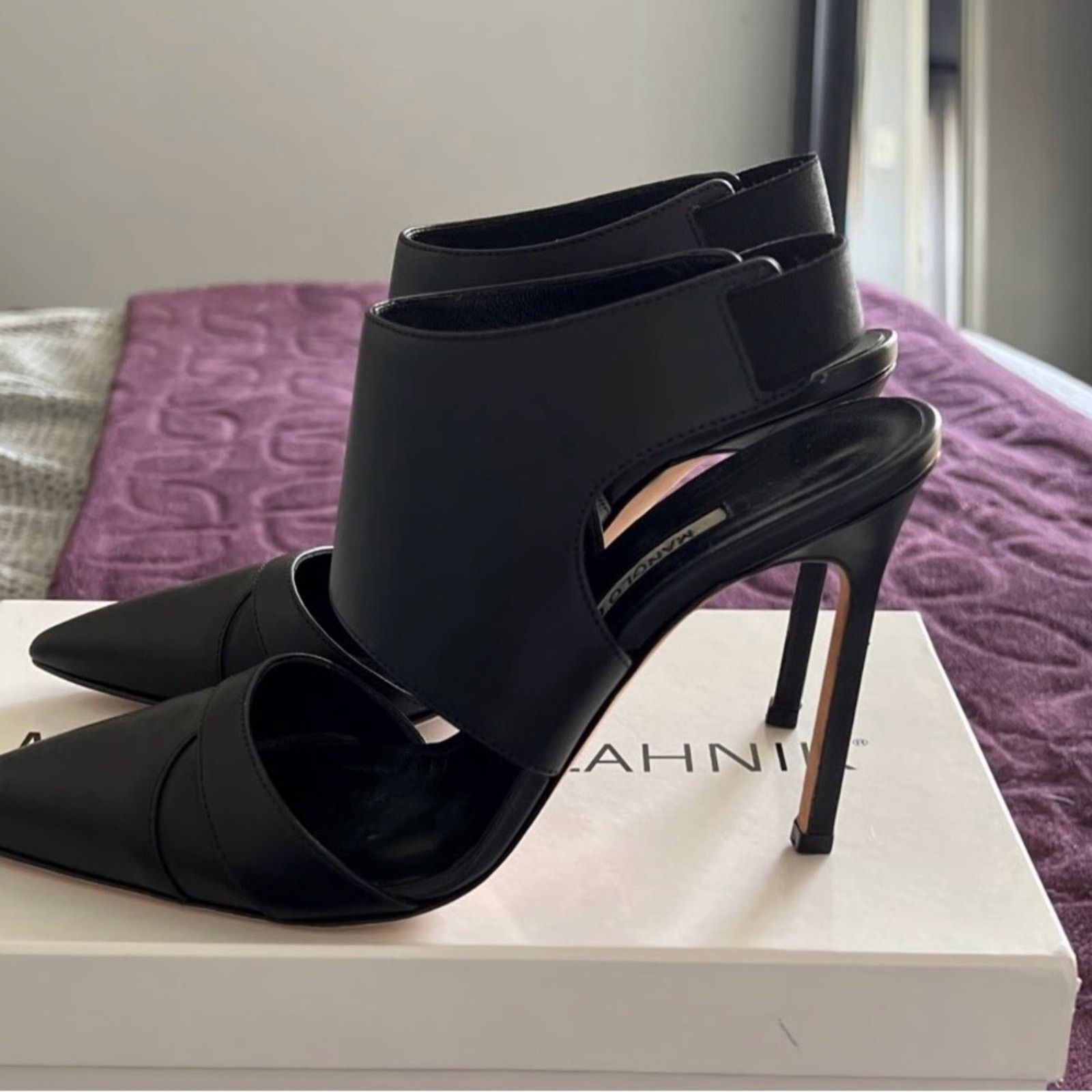 Manolo Blahnik Manolo Blahnik $885 Black Women's Heels size 39 (size 8.5 ) Size US 9 / IT 39 - 9 Thumbnail