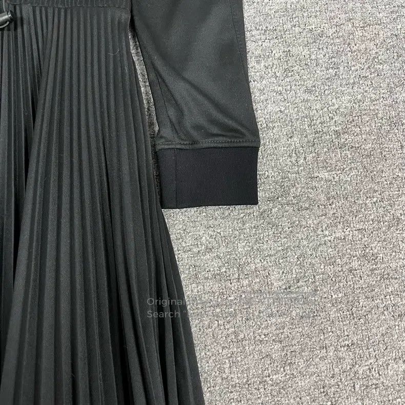 Valentino Valentino The main line is a big logo dress Size S / US 4 / IT 40 - 5 Thumbnail