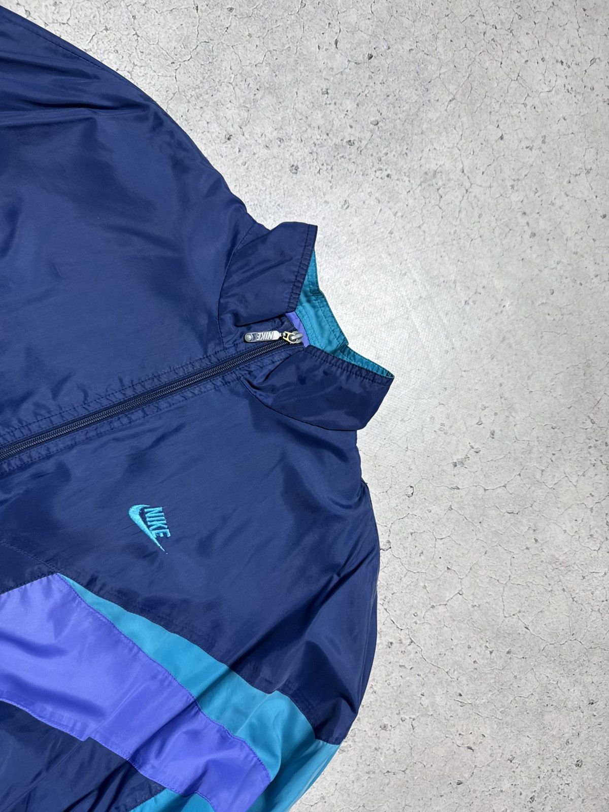 Nike Nike Vintage 80’s Nylon Big Swoosh Light Jacket Size M Size US M / EU 48-50 / 2 - 5 Thumbnail