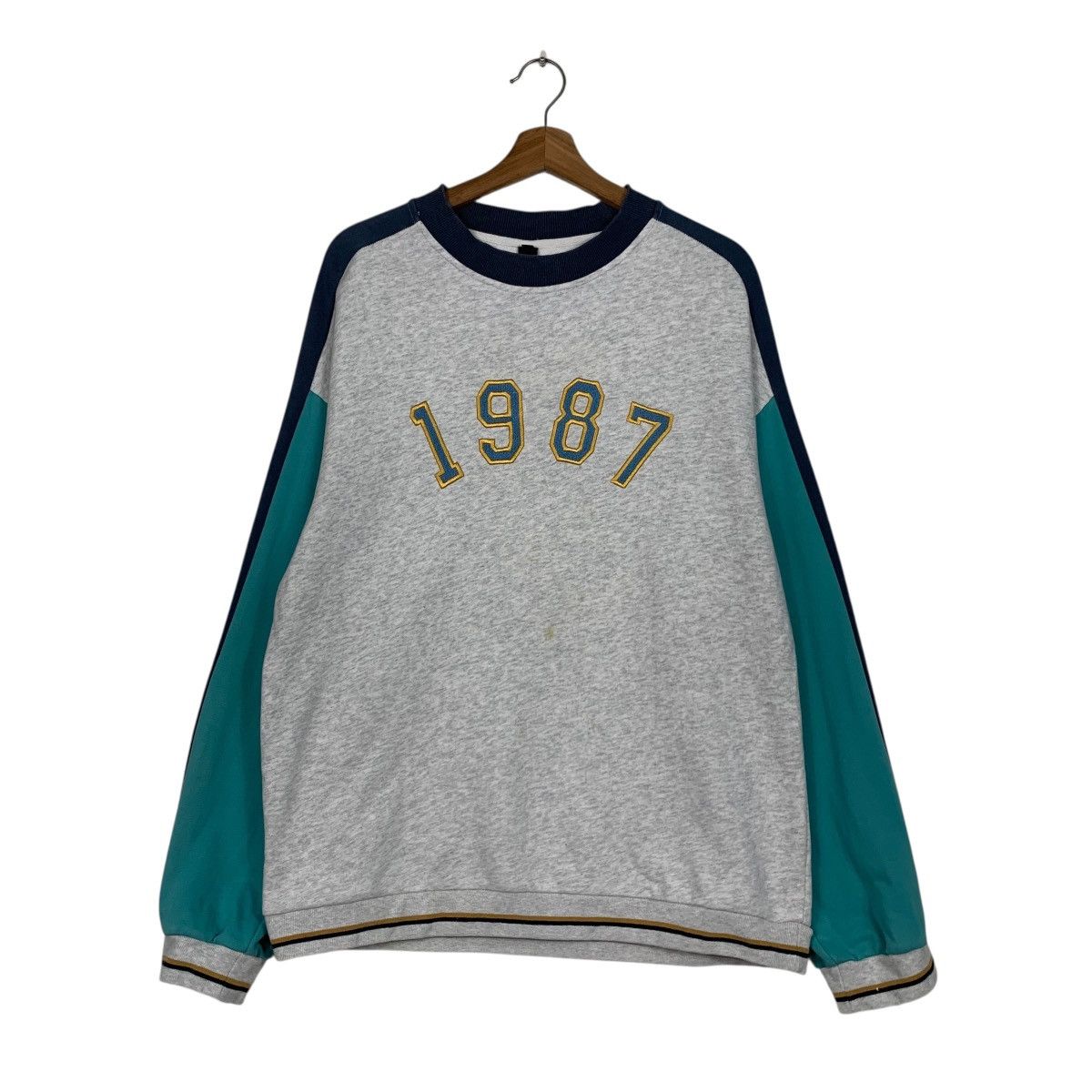 Other KAOKA 1987 Embroidered Crewneck Sweatshirt #3630-C166 Size US M / EU 48-50 / 2 - 1 Thumbnail