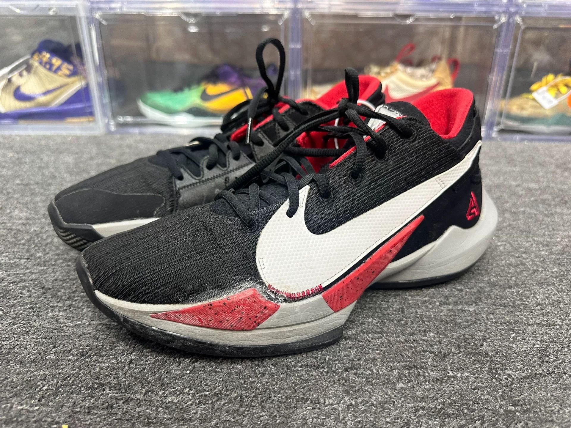 Nike Nike Black Lowtop Sneakers 10.5 Men Size US 10.5 / EU 43-44 - 1 Thumbnail