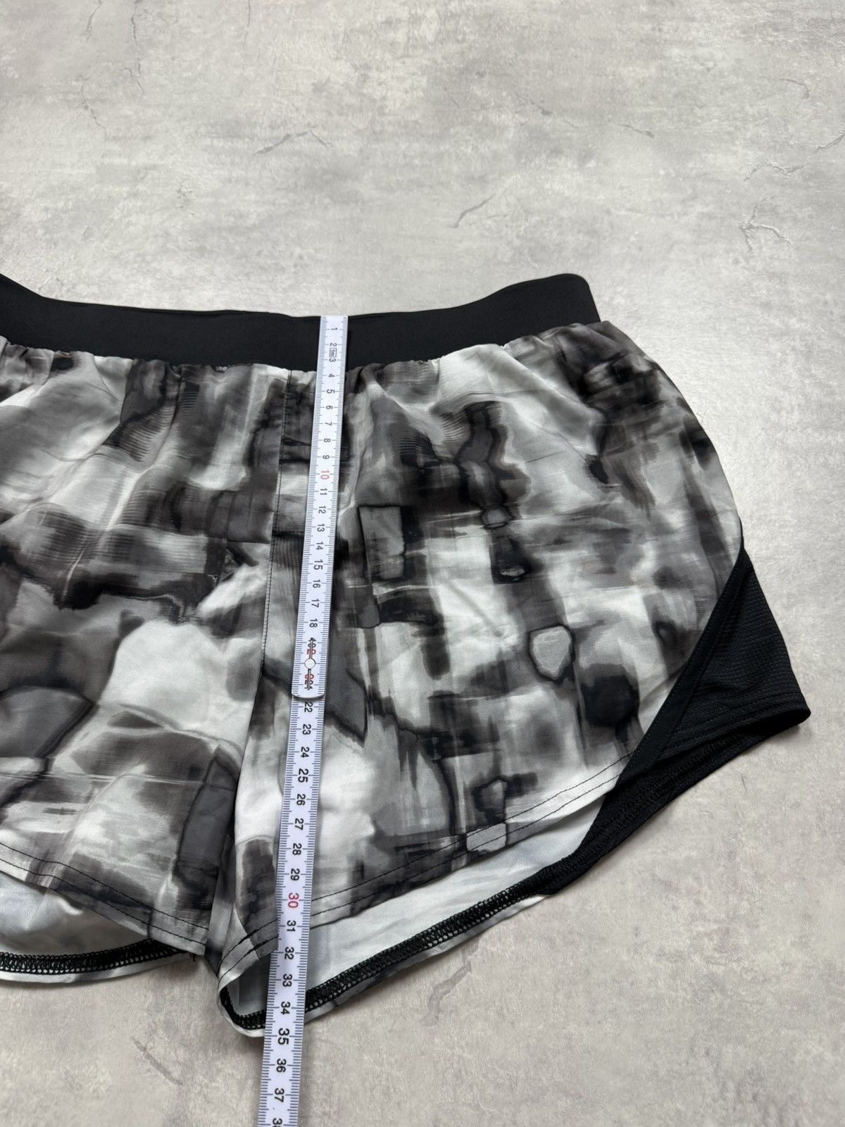 Under Armour Under Armour Shorts Size 29" - 10 Thumbnail