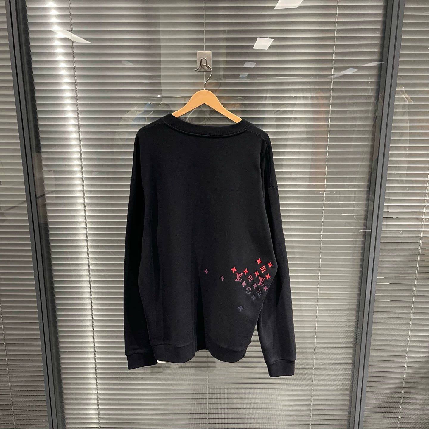 Louis Vuitton LV 24ss Vibrant Gradient Monogram 4L Sweatshirt Size US XXL / EU 58 / 5 - 2 Thumbnail
