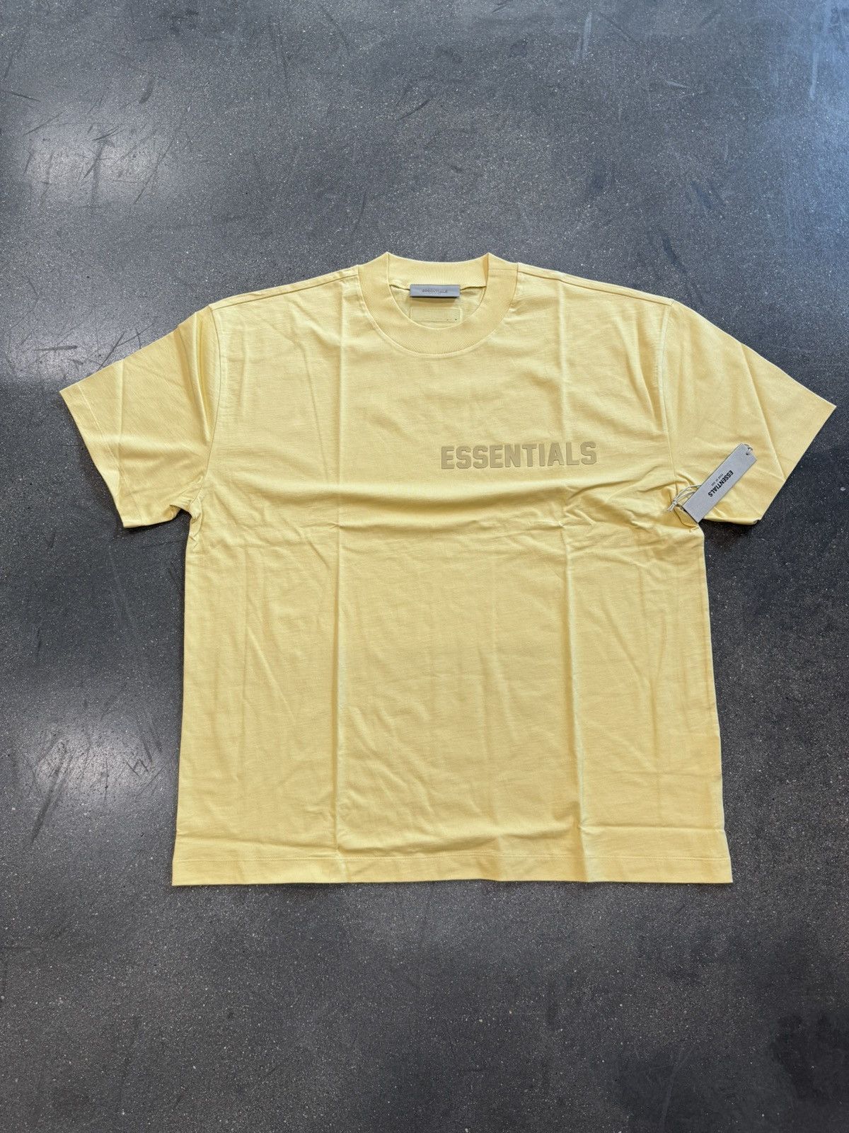 Fear of God Fear of God Essentials SS Tee Light Tuscan Size US XXL / EU 58 / 5 - 1 Thumbnail