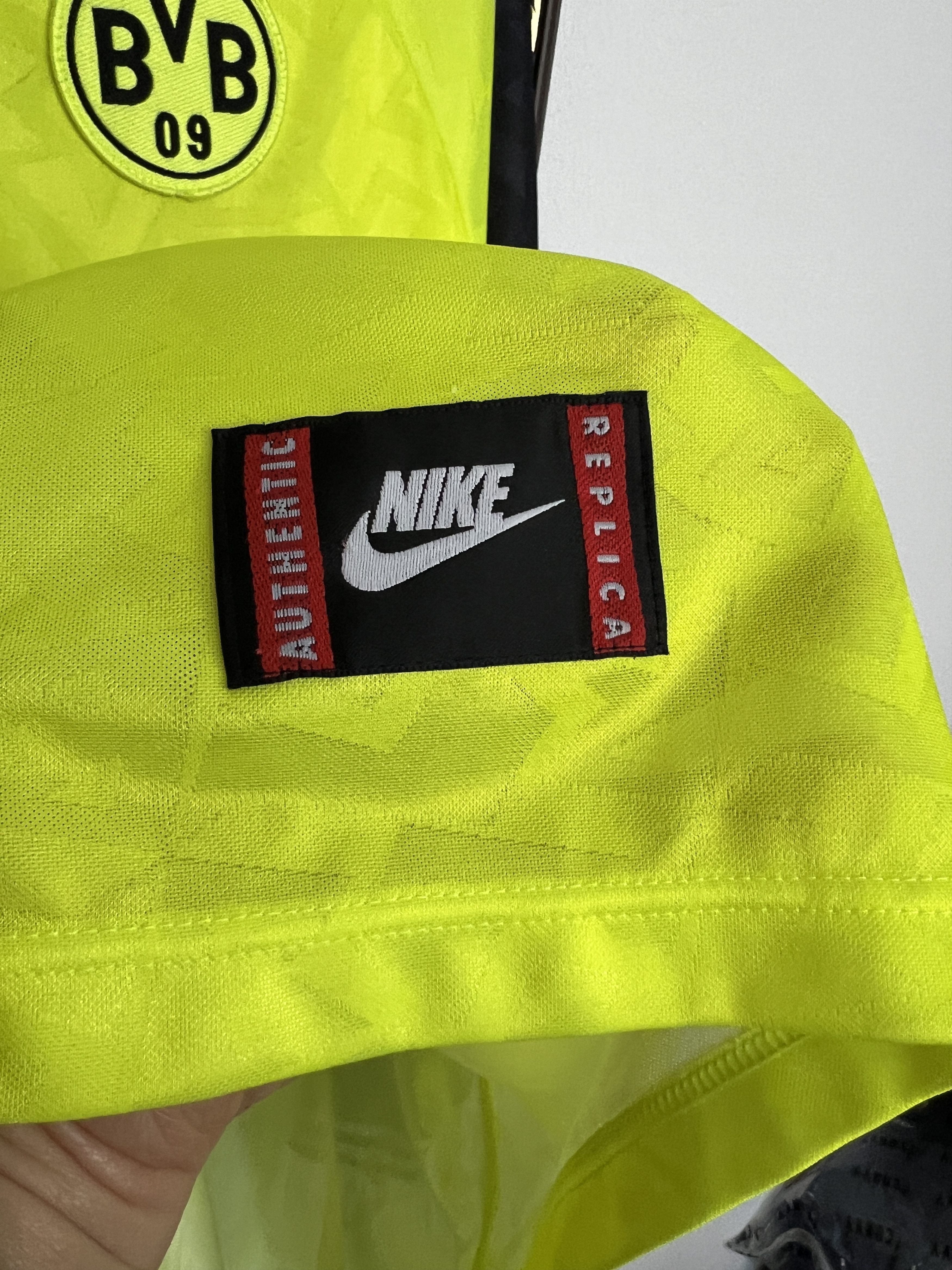 Nike Borussia Dortmund football shirt Soccer Long Sleeve Jersey Size US L / EU 52-54 / 3 - 4 Thumbnail