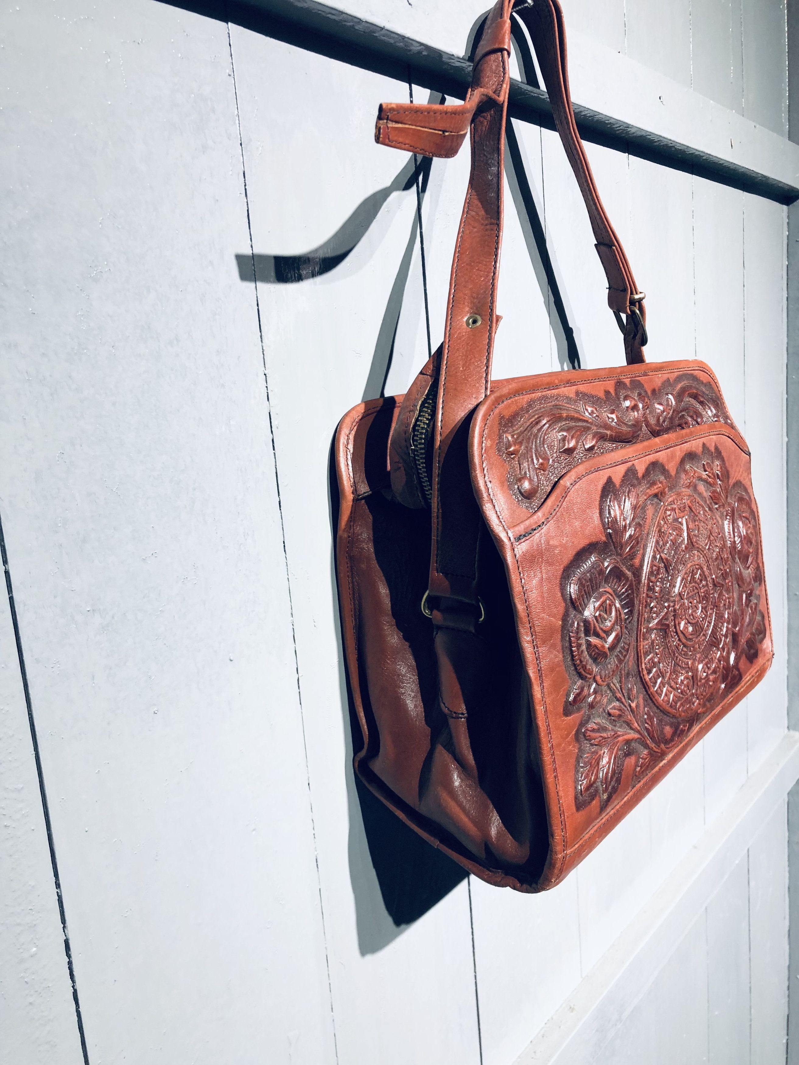 Leather × Vintage Vintage ‼️Mount-Abur Brown Carved Leather Shoulder Bag Size ONE SIZE - 2 Thumbnail