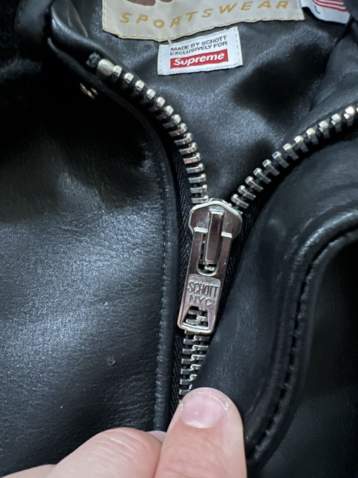 Schott × Supreme SUPREME®/SCHOTT® LEATHER A-2 FLIGHT JACKET size L Size US L / EU 52-54 / 3 - 5 Thumbnail