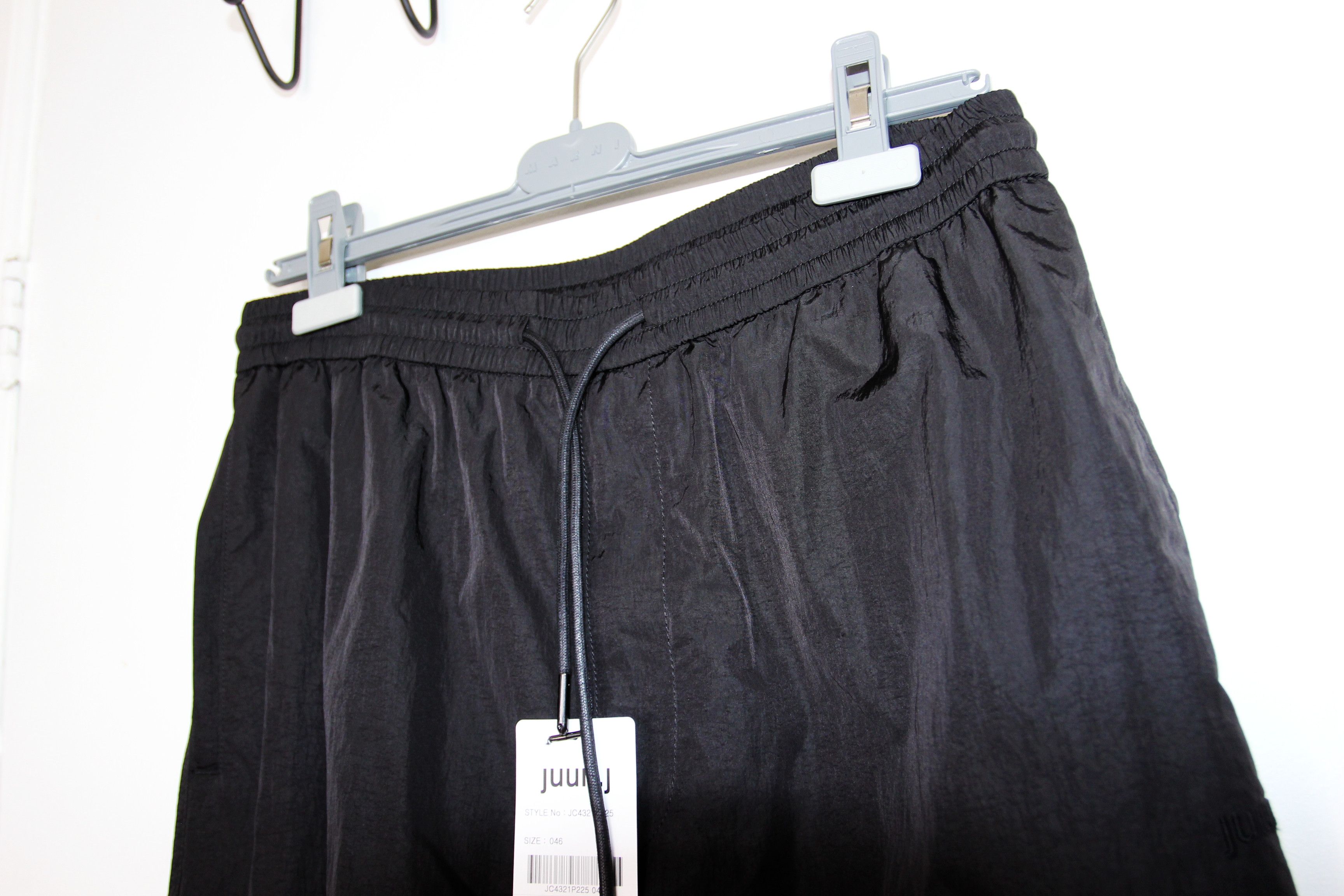 Juun.J BNWT SS24 JUUN.J ZIPPED CUFFS NYLON PANTS 48 Size US 30 / EU 46 - 4 Thumbnail