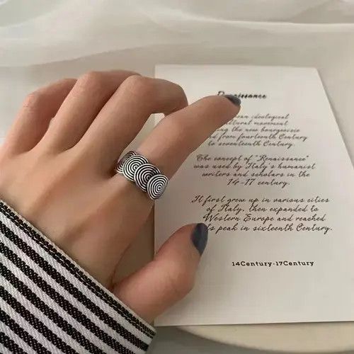 Vintage Abstract Spiral Circle Silver Modern Punk Art Psychedelic Size ONE SIZE - 4 Thumbnail