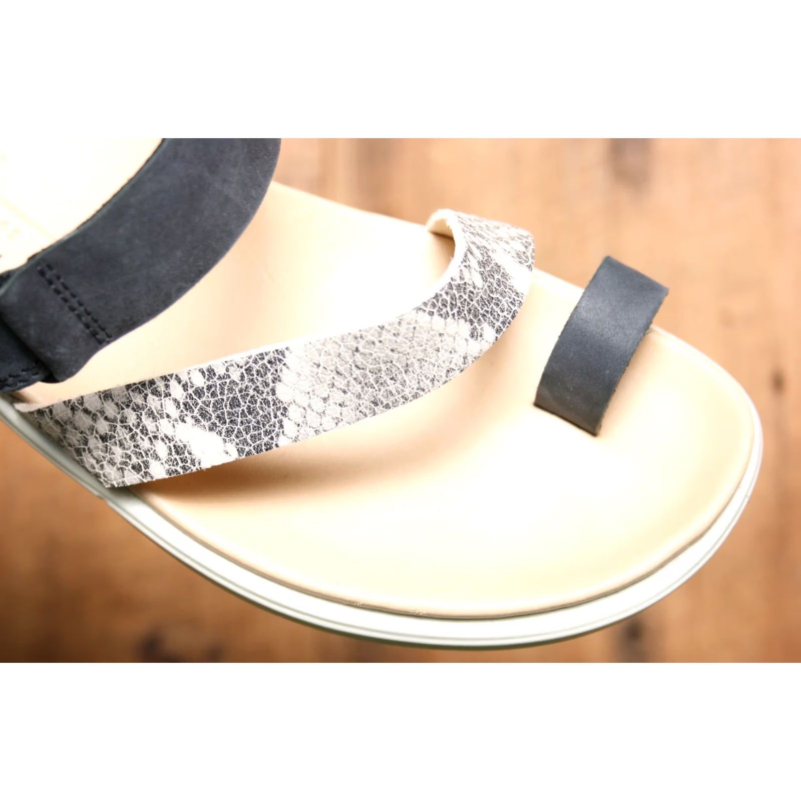 Ecco ECCO Simpil Slide Sandals Leather Toe Loop Black/Limestone Multicolor Womens US 8-8.5 EUR 39/UK 6 Slips-On Hook & Loop Slide Casual Shoes Size US 6 / IT 36 - 6 Thumbnail