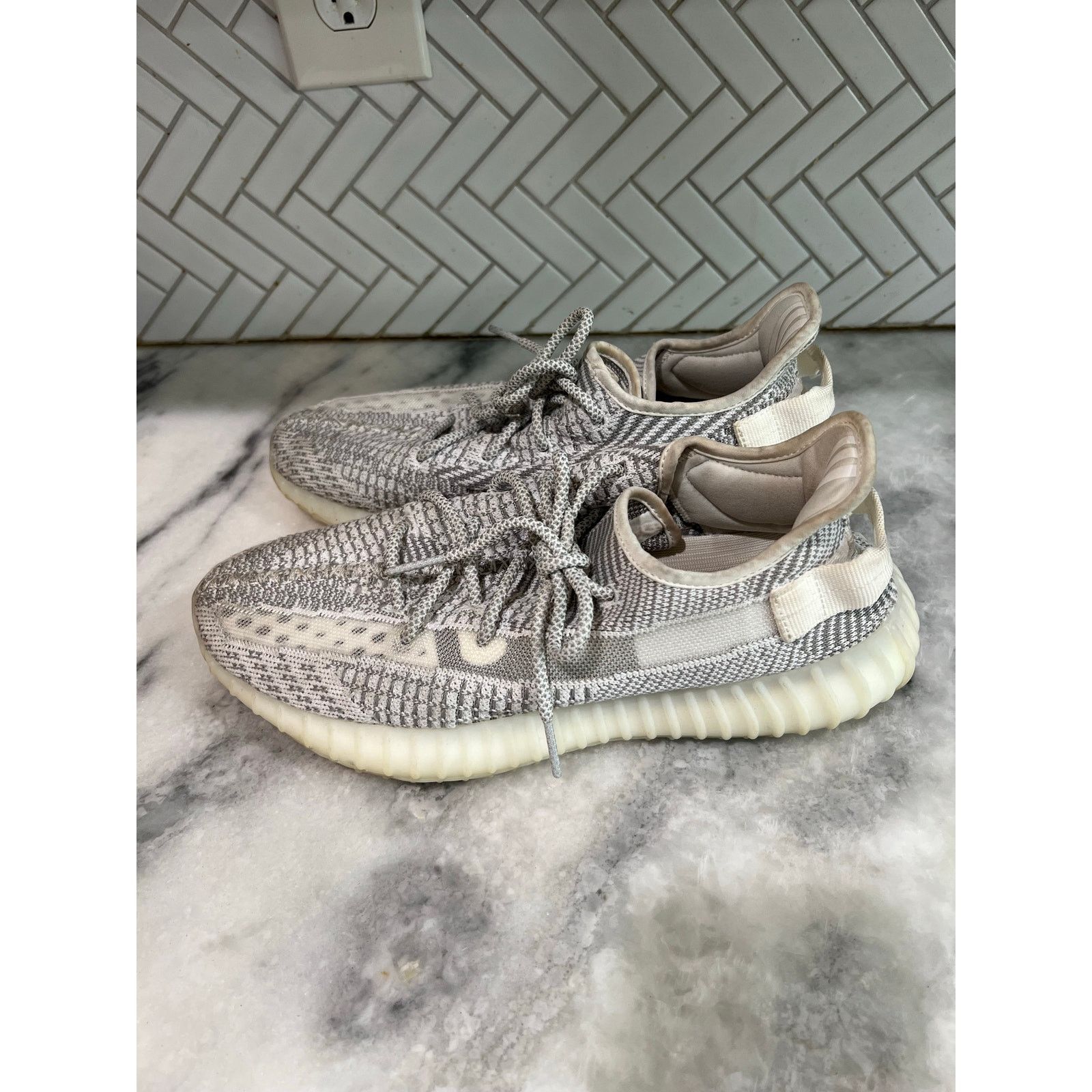 Adidas adidas Yeezy Boost 350 V2 Static Non-Reflective Sz 10.5 Men Size US 10.5 / EU 43-44 - 7 Thumbnail