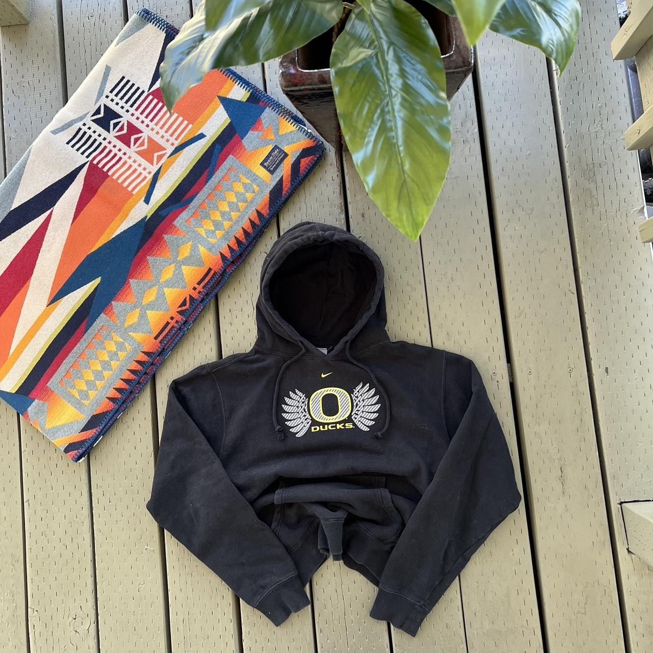 Nike Vintage Oregon Ducks Sweatshirt Nike Center Swoosh Hoodie Size US S / EU 44-46 / 1 - 3 Thumbnail