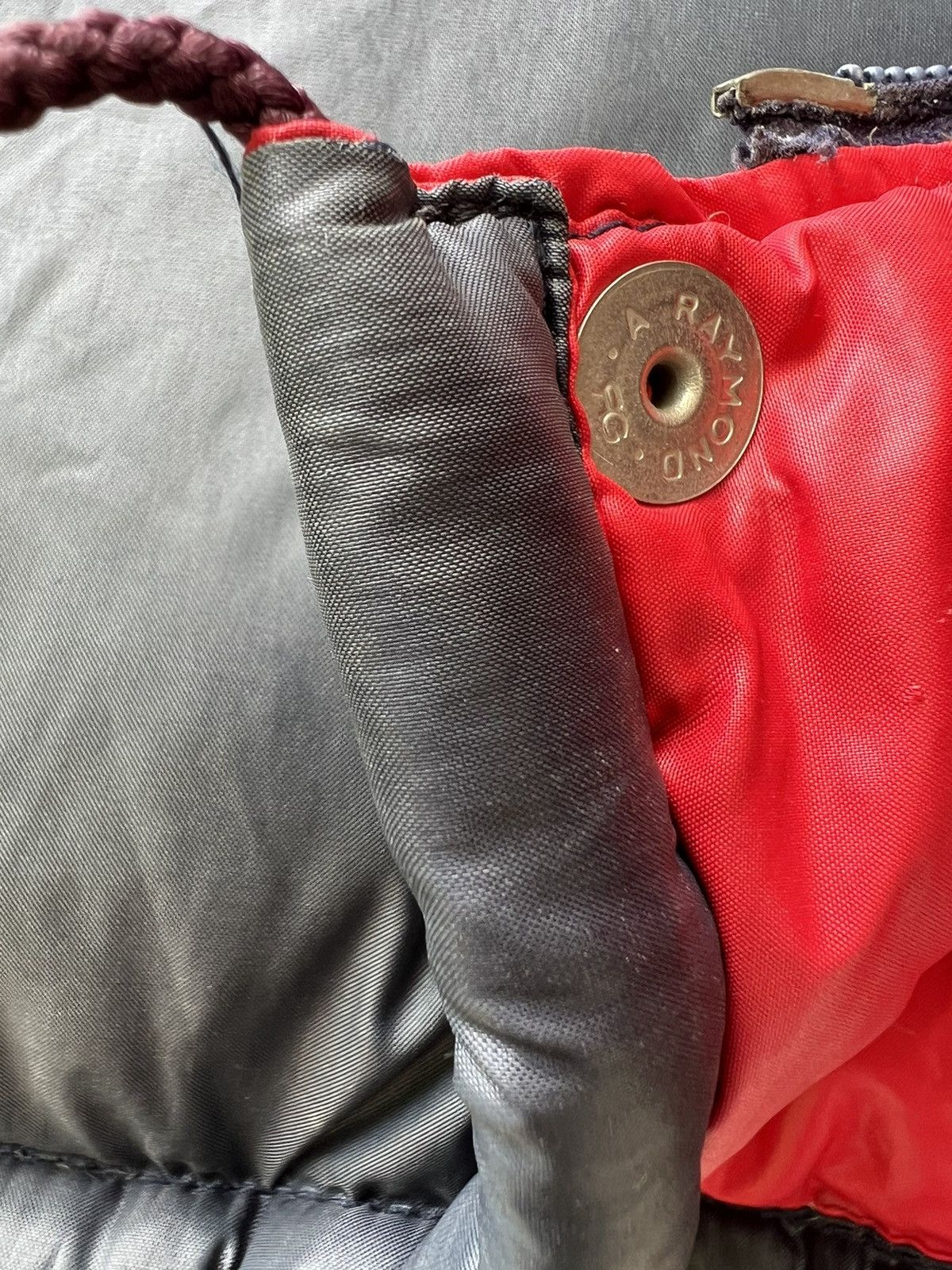 Moncler × Vintage Vintage Moncler Grenoble Sun Faded Black Down Puffer Jacket Size US L / EU 52-54 / 3 - 20 Thumbnail