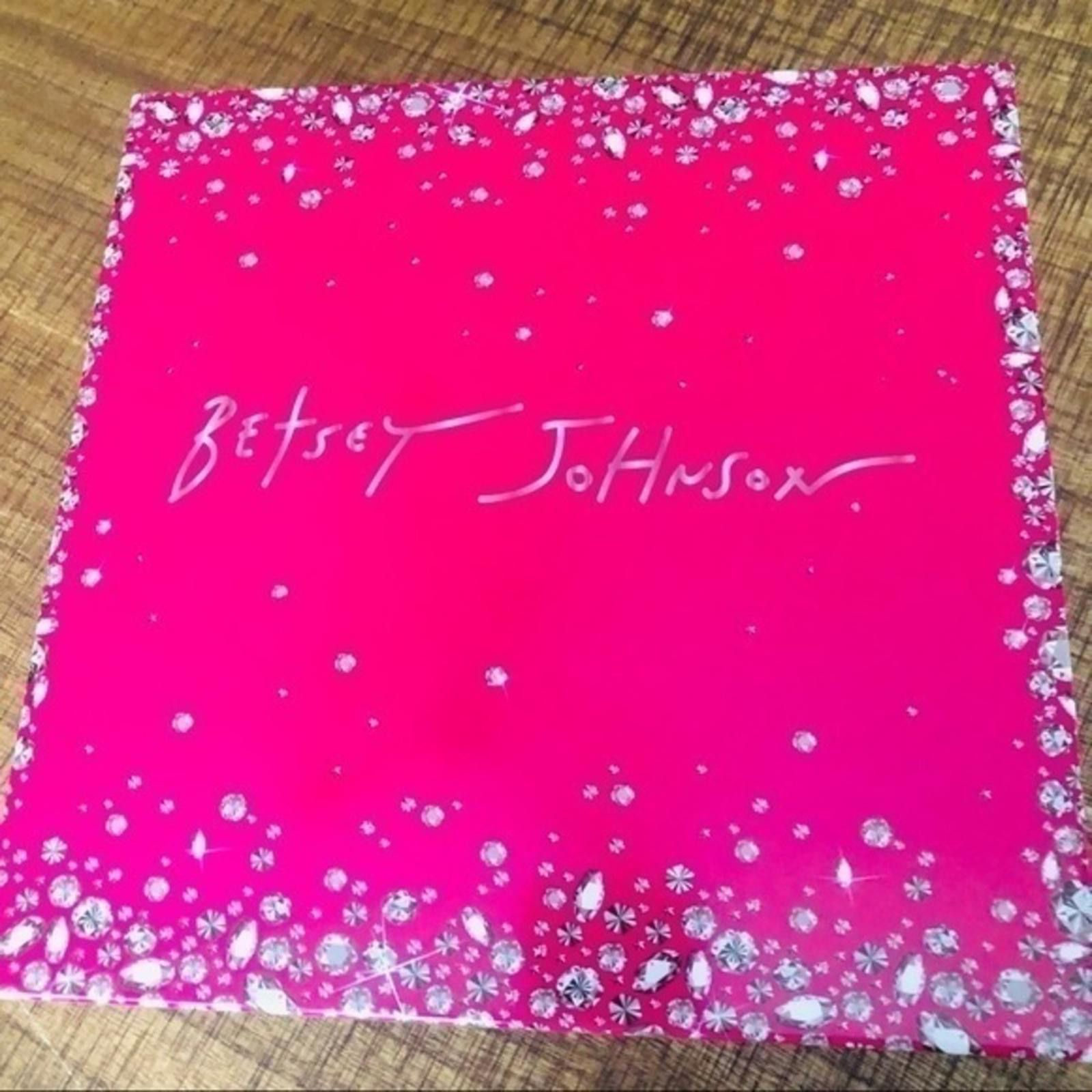 Designer Betsey Johnson Crossbody Bag With Air Pod Case NWT Size ONE SIZE - 5 Thumbnail