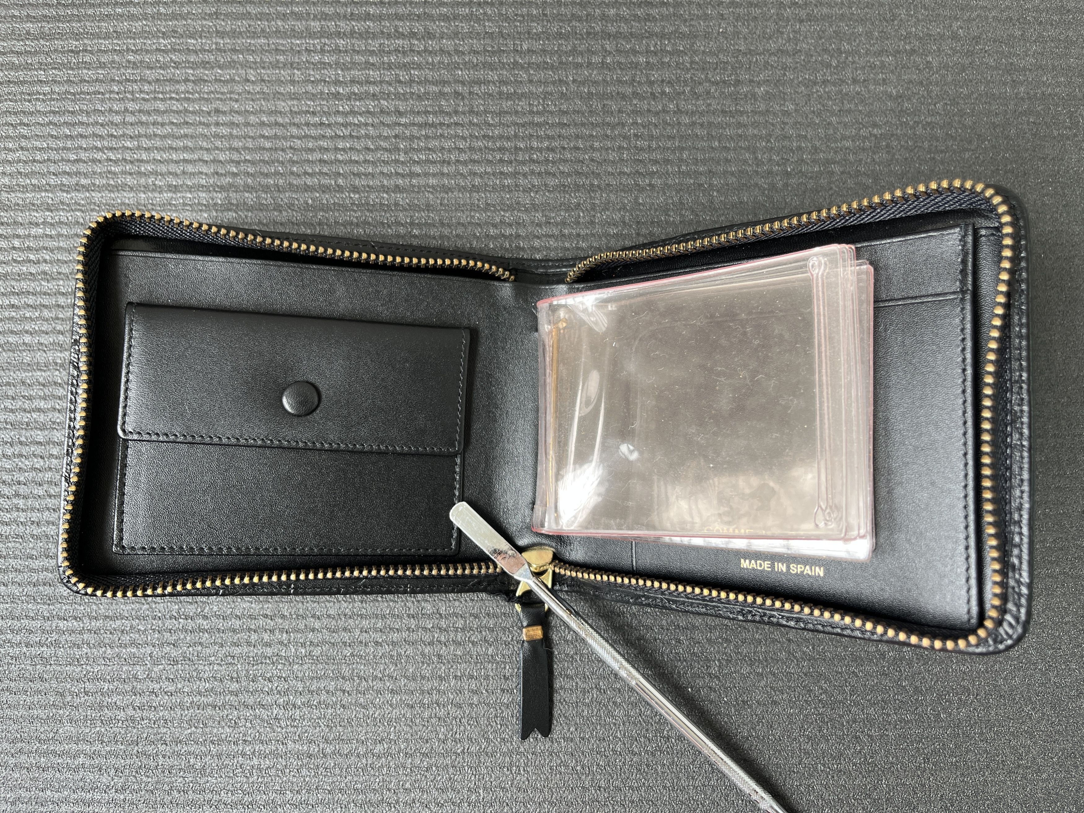 Comme des Garcons Comme des Garcons Classic Embossed B Full Zip Around Wallet Size ONE SIZE - 4 Thumbnail