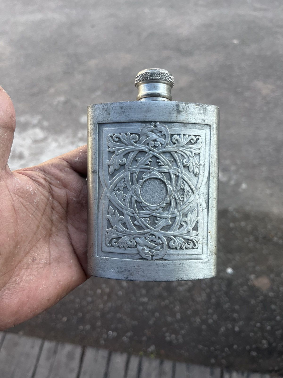 Japanese Brand Vintage Tumasek Pewter 97% Hip Flask Floral Relief Design Size ONE SIZE - 11 Thumbnail