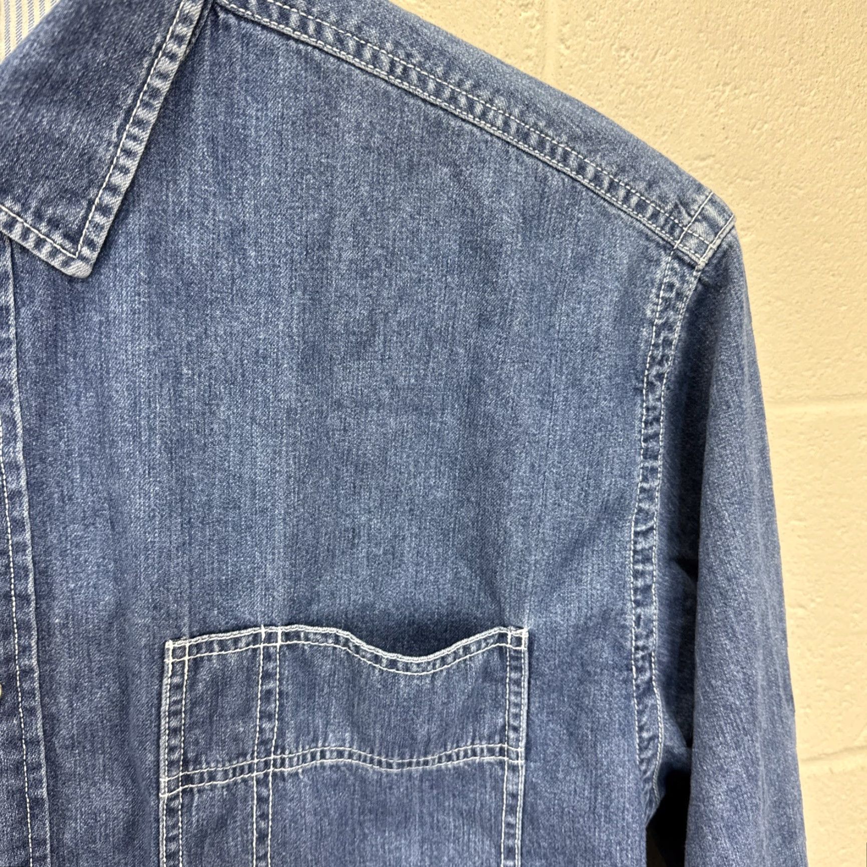Tommy Hilfiger VINTAGE Tommy Hilfiger Shirt Mens XL Blue Denim Long Sleeve Button-Down Logo Size US XL / EU 56 / 4 - 7 Thumbnail