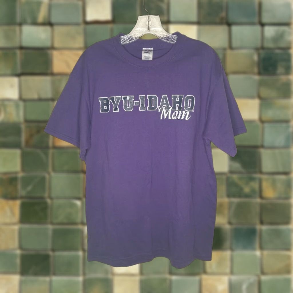 Jerzees BYU-Idaho Mom T-Shirt Purple Size Large Jerzees Shirt Women L Purple BYU-Idaho Mom Tee Size L / US 10 / IT 46 - 1 Thumbnail