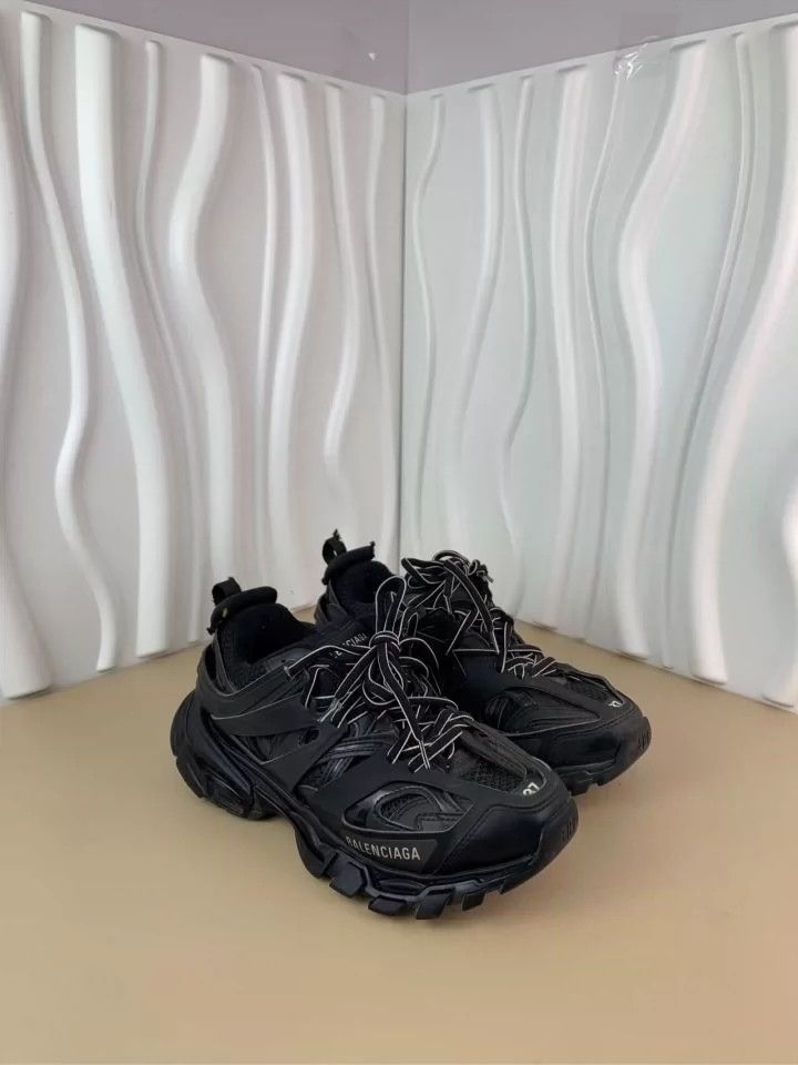 Balenciaga Balenciaga Black lacing low Top Casual Shoes Dad Shoes 2502 Size US 5 / EU 37 - 2 Thumbnail