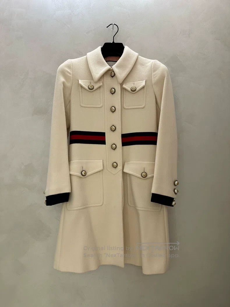 Gucci Gucci White pearl buckle woollen coat Size S / US 4 / IT 40 - 2 Thumbnail