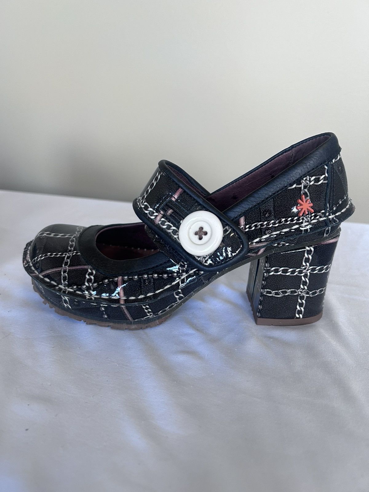 Other Patent leather retro pumps embroidery design Size US 5.5 / IT 35.5 - 7 Thumbnail