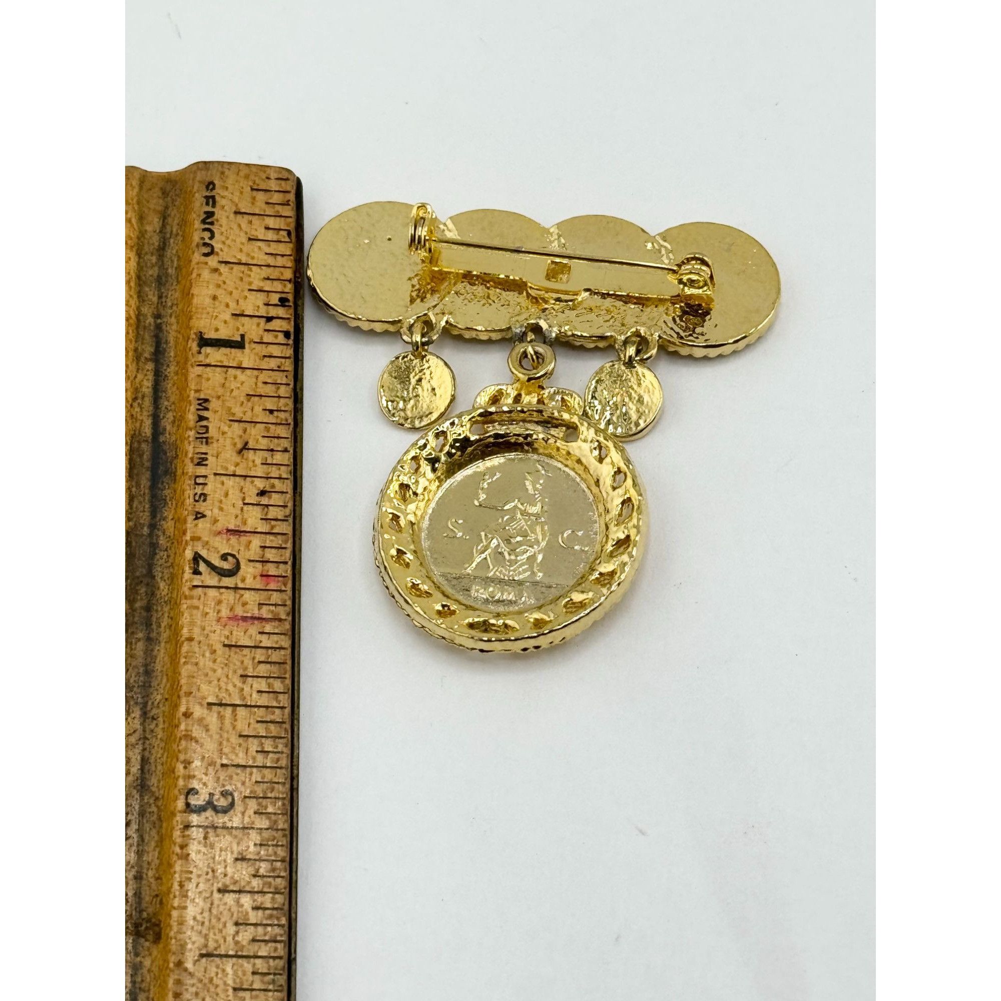 Vintage Vintage gold coin charm brooch pin Size ONE SIZE - 5 Thumbnail