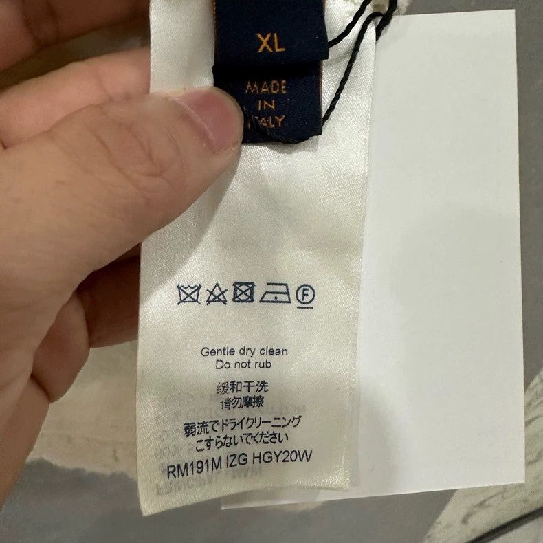 Louis Vuitton Louis Vuitton Off-white embossed towel short sleeve Size US XL / EU 56 / 4 - 5 Thumbnail