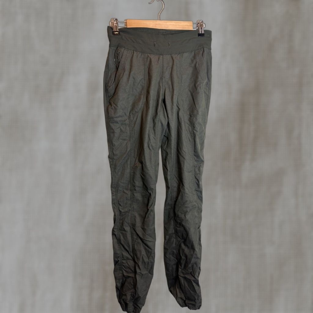 The North Face VINTAGE North Face Women’s Jogger Pants Army Green Pull On Nylon Polyester 30x33 S Womens Jogger Army 30x33 Size 28" / US 6 / IT 42 - 1 Thumbnail