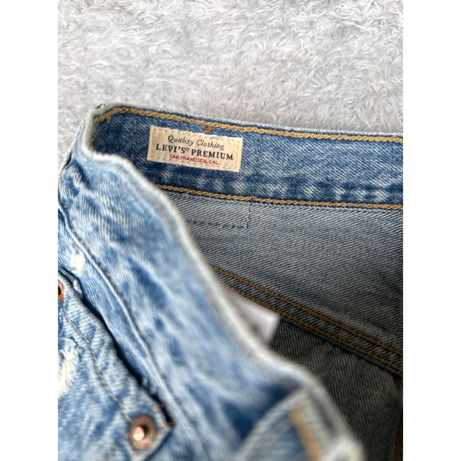 Levi's Levi's 501 Jeans Men's Regular 26x30 Blue Denim Distressed Button Fly Size US 26 / EU 42 - 6 Thumbnail