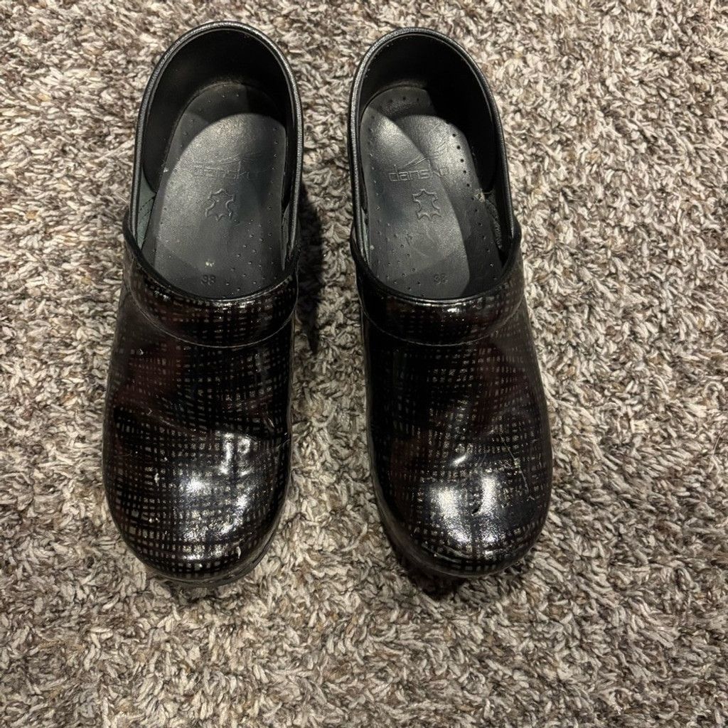 Dansko Dansko Black Patent Textured Slip-On Clogs Size US 7.5 / IT 37.5 - 1 Thumbnail