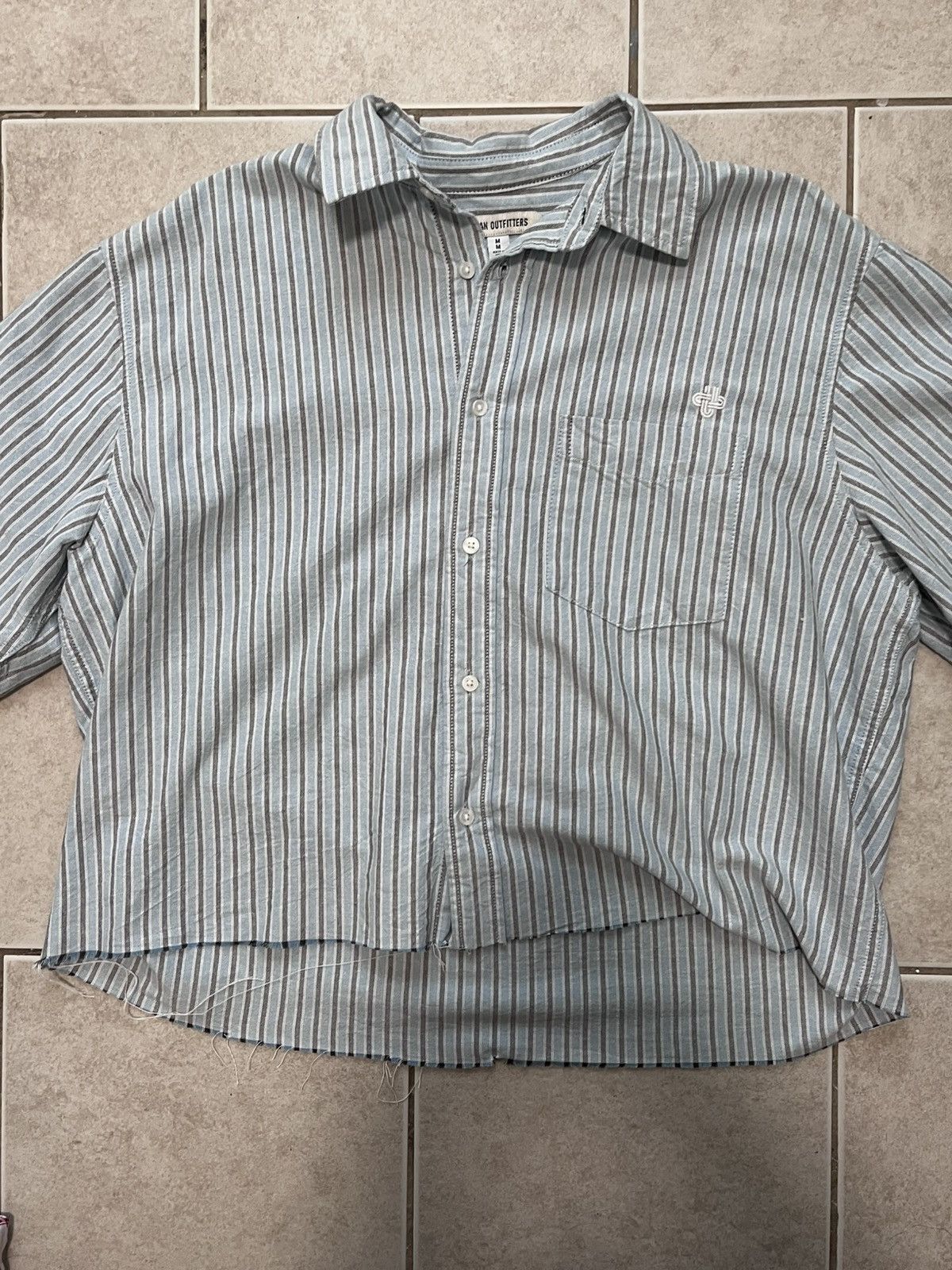 Urban Outfitters Cropped & boxy blue button up Size US M / EU 48-50 / 2 - 1 Thumbnail