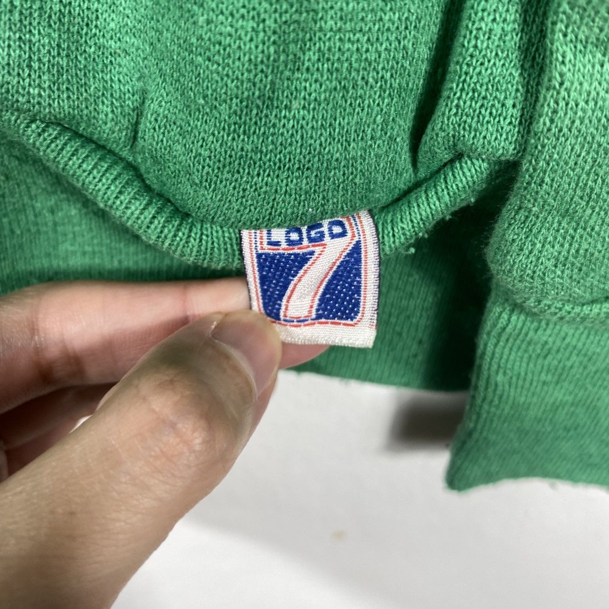 Logo 7 Vintage 80's UNIVERSITY Of HAWAII Faded Logo 7 Sweatshirt Size US L / EU 52-54 / 3 - 5 Thumbnail