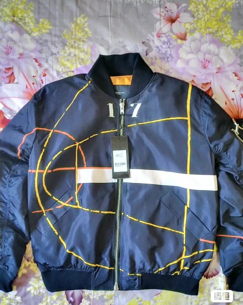 Givenchy Givenchy Men's and women's couples autumn and winter cotto Size US L / EU 52-54 / 3 - 1 Thumbnail