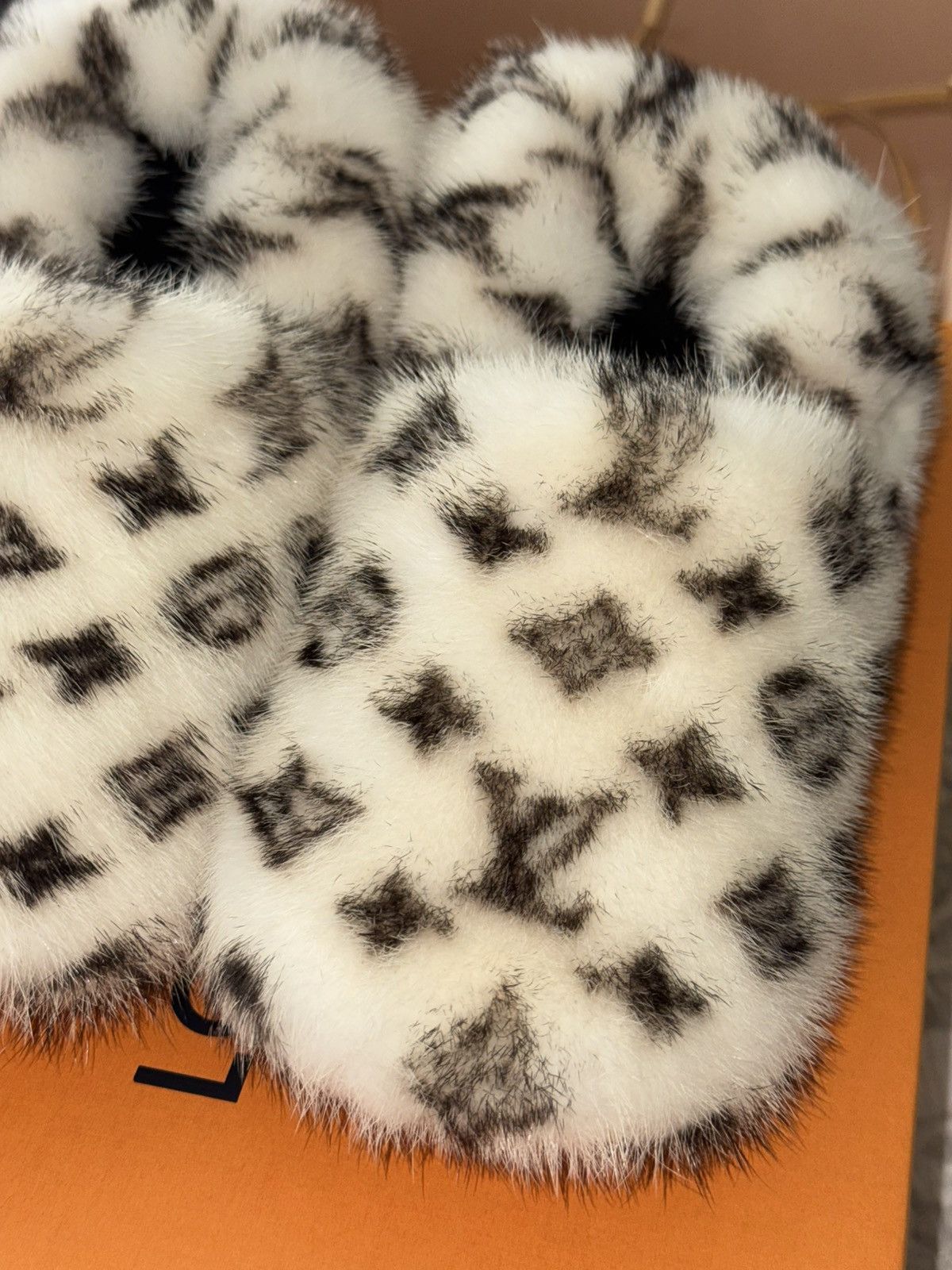 Louis Vuitton Louis Vuitton Mink Flats Size US 9 / IT 39 - 11 Thumbnail