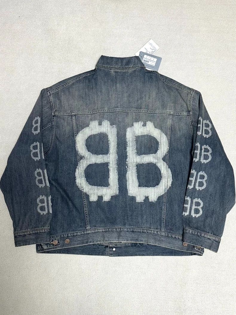 Balenciaga Balenciaga 23. Dirty Double B Washed Worn-out Denim Jacket Size US XS / EU 42 / 0 - 1 Thumbnail