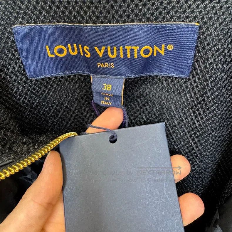 Louis Vuitton Louis Vuitton Black full print assault jacket Size XS / US 0-2 / IT 36-38 - 3 Thumbnail